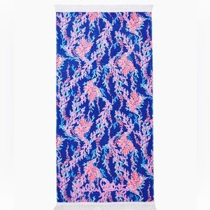 Brand New Lilly Pulitzer Velour Terry Beach Towel in Borealis Blue Swim On Over